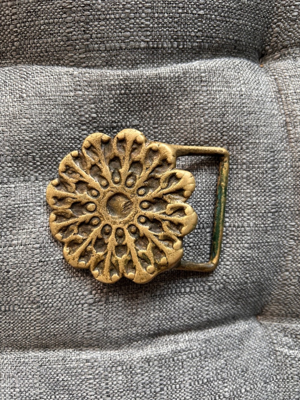 Solid brass EUC vintage retro floral dandelion 70s boho hippie belt buckle